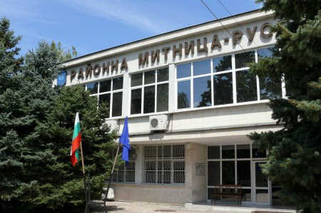Задържаха голямо количество консумативи за цигари при митническа проверка